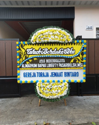 Papan Bunga Duka di Sampang